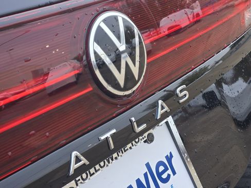 New 2026 Volkswagen Atlas Peak Edition image 7
