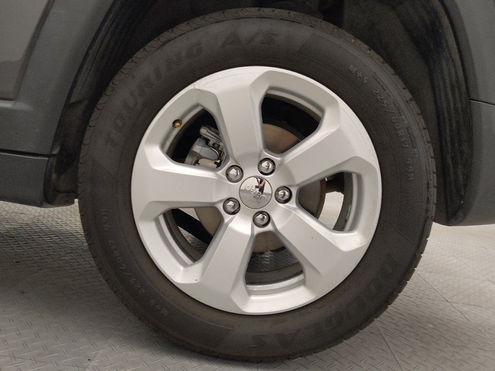 Used 2019 Jeep Compass Latitude FWD image 31