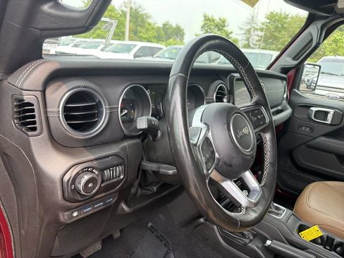 Used 2022 Jeep Wrangler Unlimited Sahara w/ Cold Weather Group AWD/4WD image 21