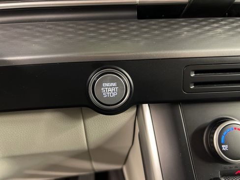 Used 2023 Kia Carnival LX image 15