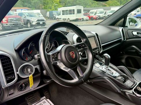 Used 2016 Porsche Cayenne AWD/4WD image 19