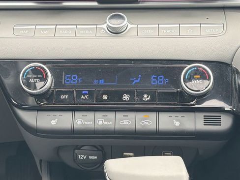 Used 2024 Hyundai Elantra SEL w/ Convenience Package image 19