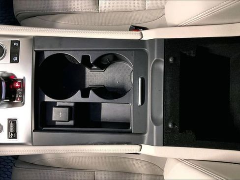 Certified 2025 Jaguar F-PACE R-Dynamic S image 11