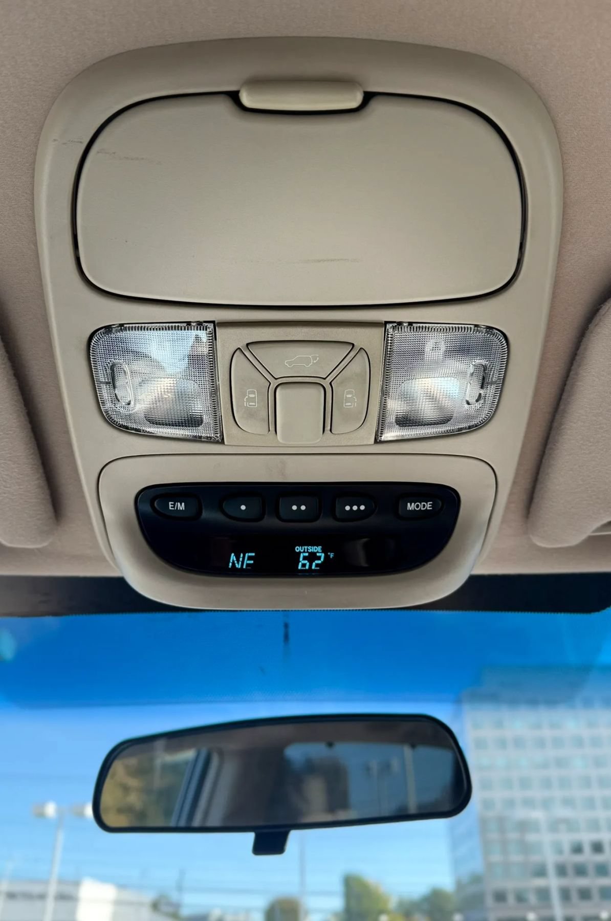 Used 2004 Toyota Sienna XLE w/ XLE Pkg 12 FWD image 19