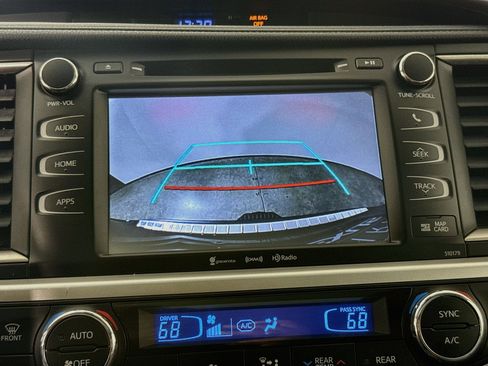 Used 2017 Toyota Highlander XLE AWD/4WD image 17