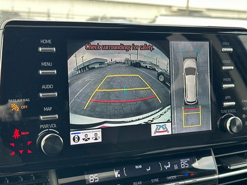 Certified 2023 Toyota Sienna Platinum image 22