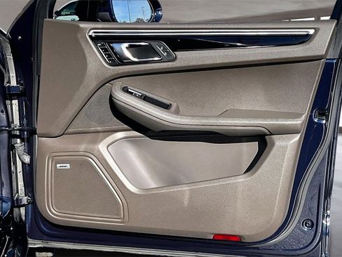 Used 2021 Porsche Macan image 24