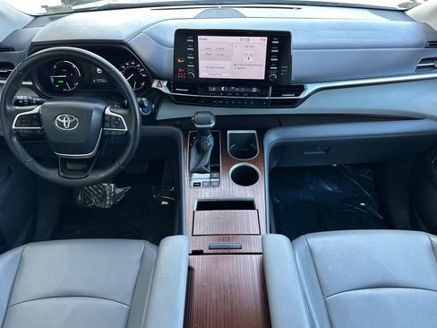 Used 2022 Toyota Sienna XLE image 14