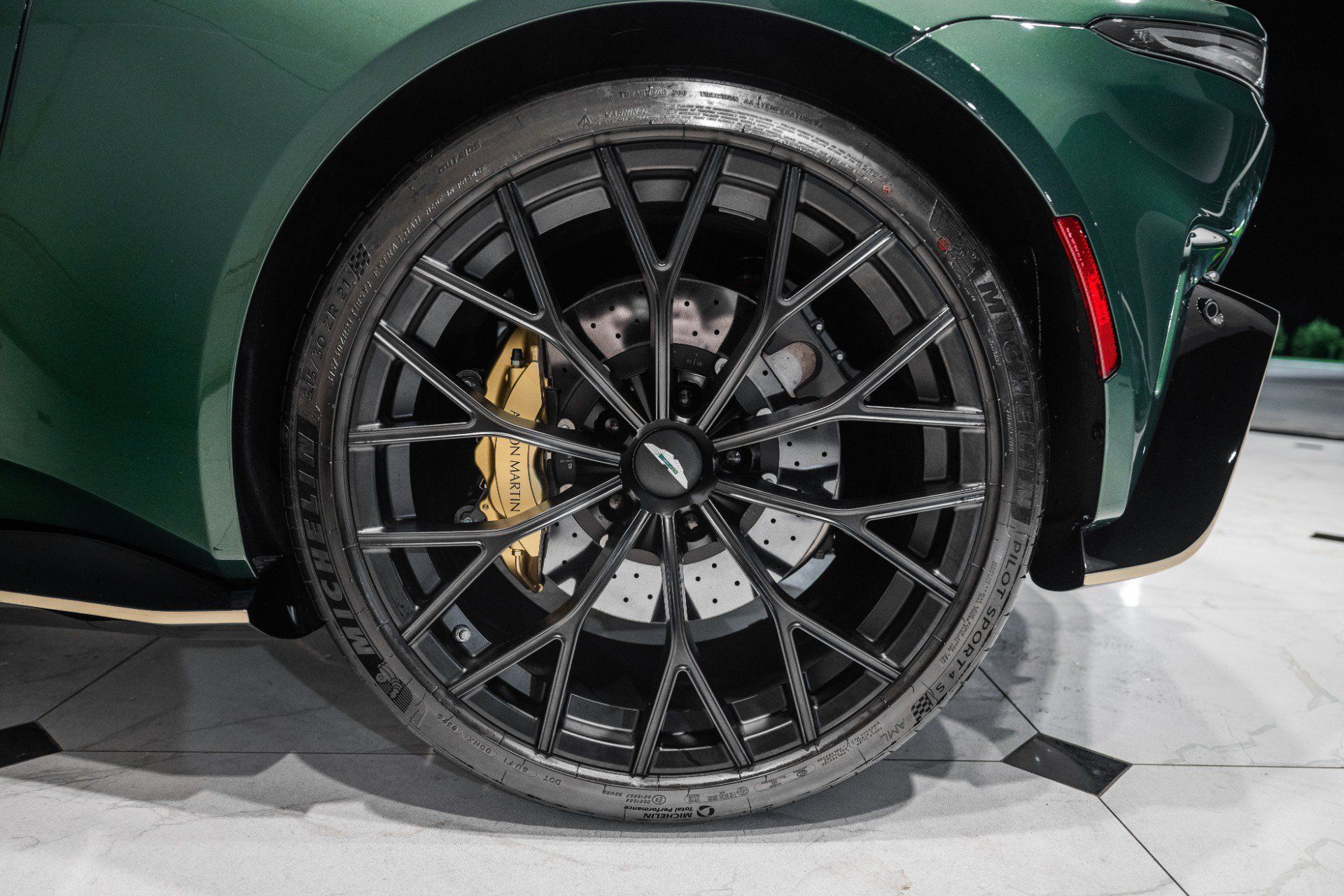 Used 2023 Aston Martin V12 Vantage Roadster RWD image 45