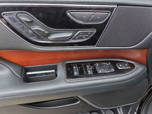 Used 2022 Lincoln Navigator Reserve image 21