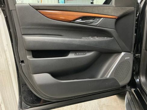 Used 2015 Cadillac Escalade Luxury AWD/4WD image 15