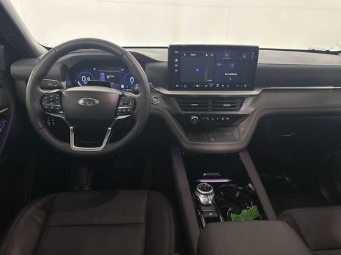 Used 2025 Ford Explorer Platinum RWD image 27