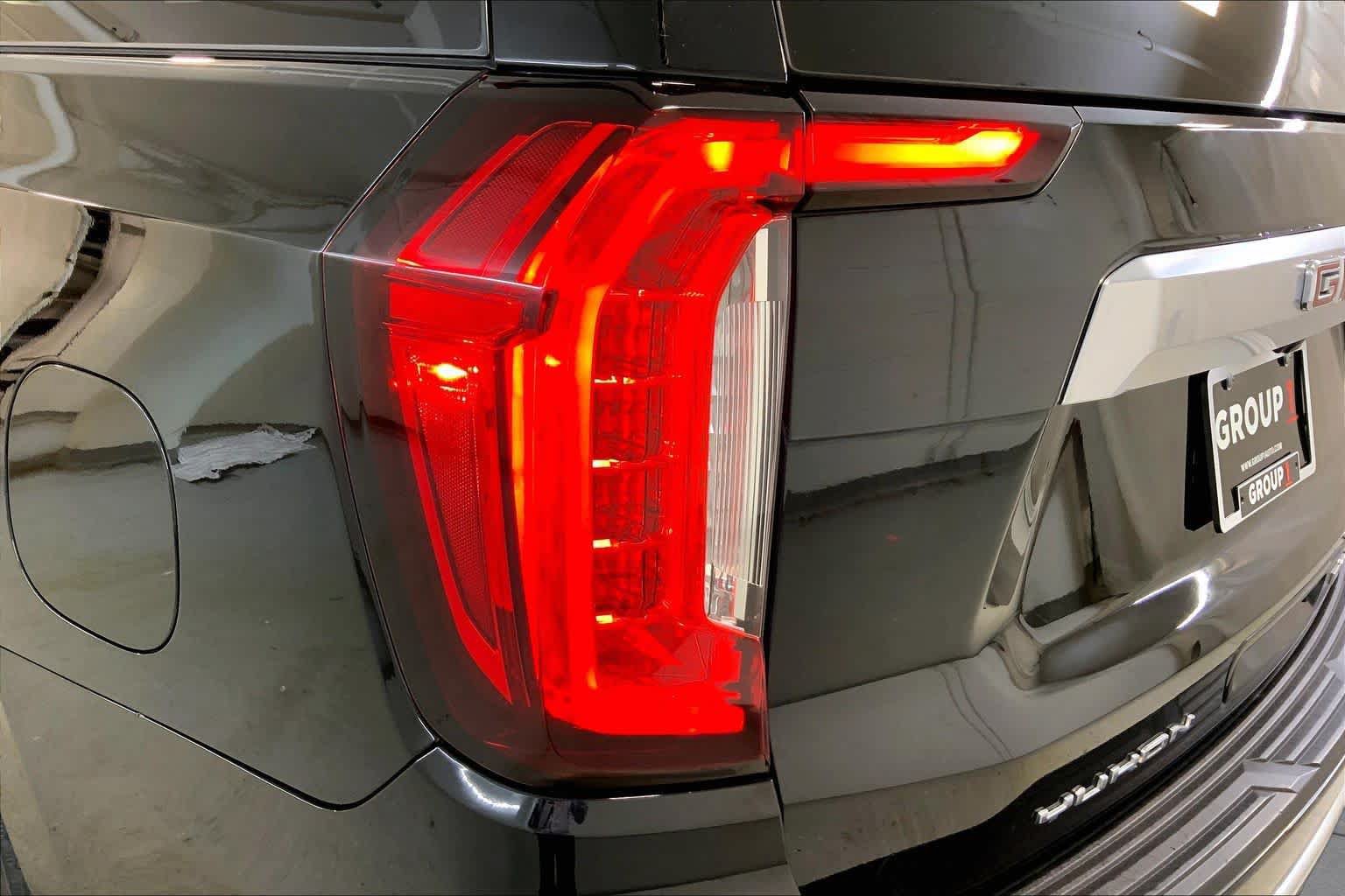 Used 2022 GMC Yukon XL Denali AWD/4WD image 28