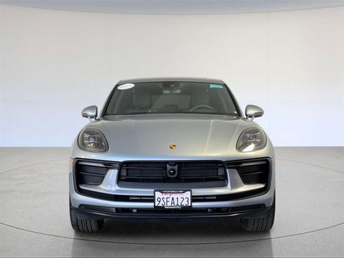 Used 2025 Porsche Macan image 11
