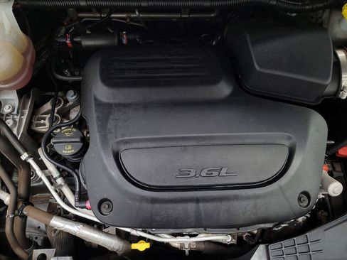 Used 2022 Chrysler Voyager LX image 30