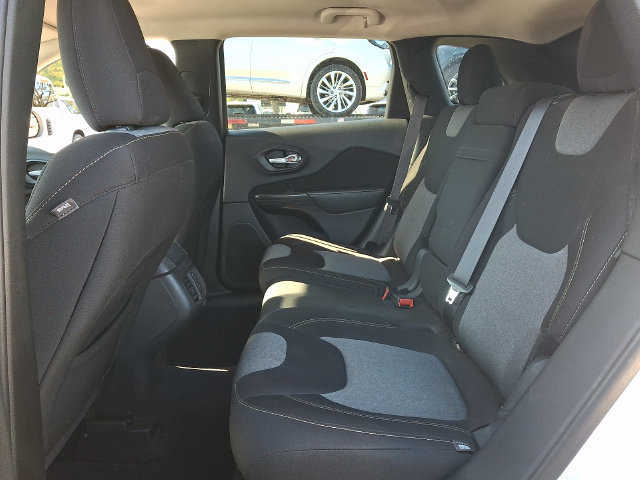 Used 2016 Jeep Cherokee Sport AWD/4WD image 21