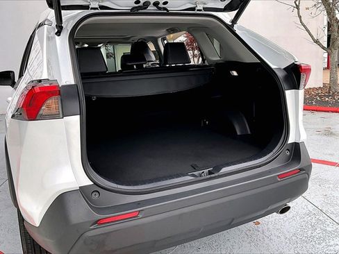 Used 2023 Toyota RAV4 XLE Premium image 22