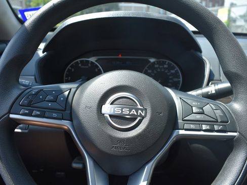 Used 2025 Nissan Altima 2.5 SV FWD image 14