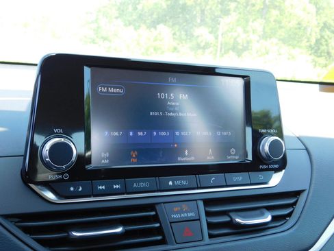 Used 2024 Nissan Altima 2.5 S FWD image 14