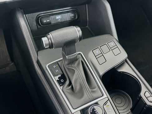 Used 2025 Kia Sportage LX image 24