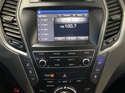 Used 2017 Hyundai Santa Fe SE image 16