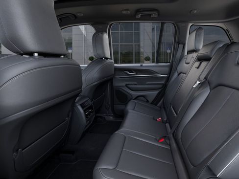 New 2025 Jeep Grand Cherokee Limited w/ Luxury Tech Group II AWD/4WD image 26