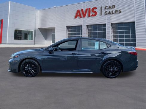 Used 2025 Toyota Camry SE image 10