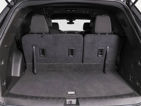 Used 2023 Chevrolet Traverse LT FWD image 40