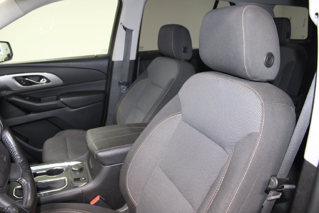 Used 2018 Chevrolet Traverse LT FWD image 13