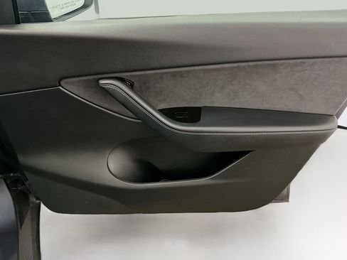 Used 2021 Tesla Model Y Long Range AWD/4WD image 35