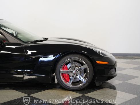Used 2007 Chevrolet Corvette Coupe w/ Performance Package RWD image 31