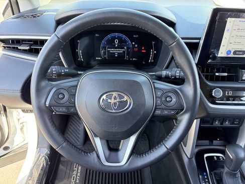 Used 2024 Toyota Corolla Cross XLE w/ Convenience Package image 23