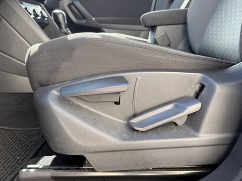 Used 2018 Volkswagen Tiguan S image 4