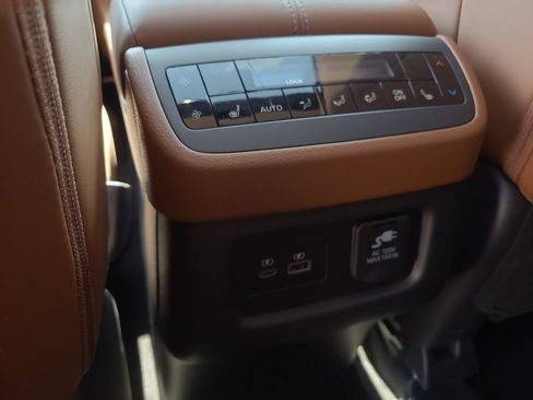 Certified 2025 Nissan Pathfinder Platinum w/ Cargo Package FWD image 13