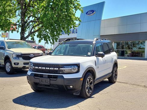 Certified 2025 Ford Bronco Sport Outer Banks w/ Outer Banks Tech Package+ AWD/4WD image 2