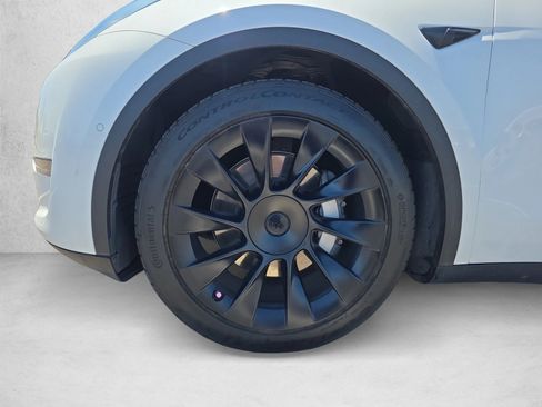 Used 2022 Tesla Model Y Long Range AWD/4WD image 9