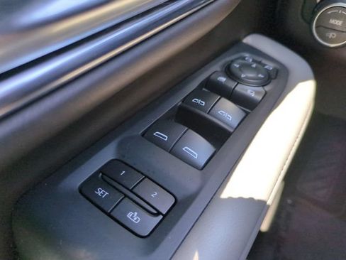 Used 2023 Chevrolet Suburban Z71 w/ Z71 Off-Road Package AWD/4WD image 30