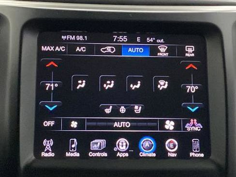 Used 2017 Jeep Cherokee Overland w/ Technology Group AWD/4WD image 18
