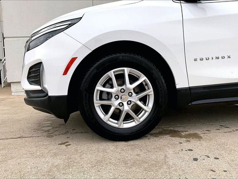 Used 2024 Chevrolet Equinox LT FWD image 2