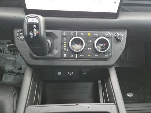 Used 2023 Land Rover Defender 110 V8 image 24
