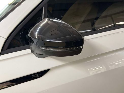 Used 2022 Volkswagen Tiguan SE R-Line FWD image 25