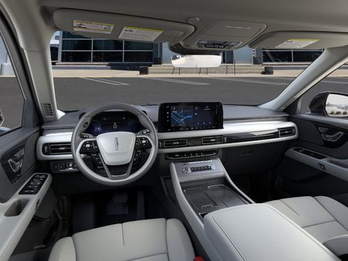 New 2026 Lincoln Aviator AWD w/ Jet Appearance Package image 9