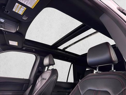 Used 2022 Ford Expedition Max Limited RWD image 2