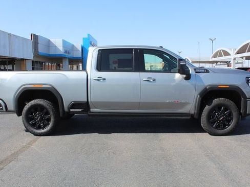 Used 2025 GMC Sierra 2500 AT4 w/ AT4 Premium Plus Package AWD/4WD image 2