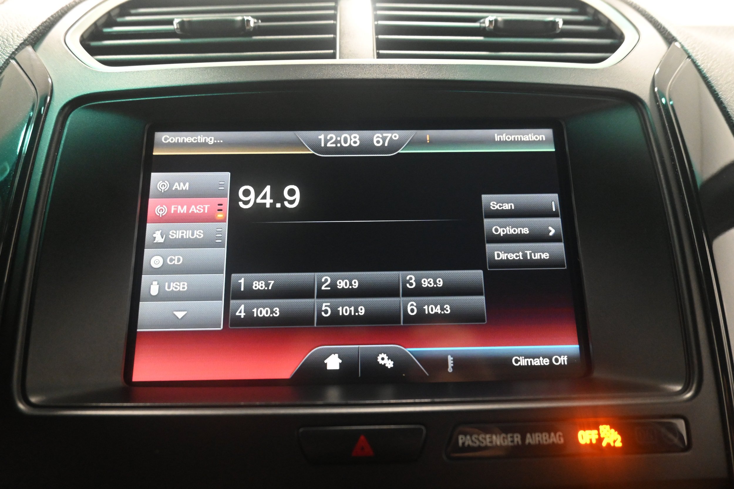 Used 2016 Ford Explorer XLT w/ Equipment Group 201A AWD/4WD image 16