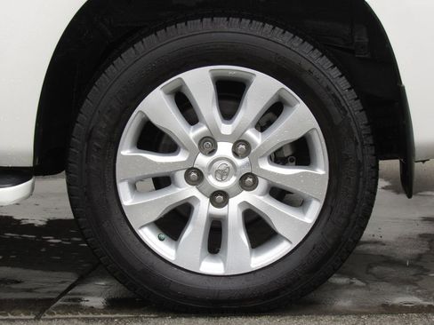 Used 2018 Toyota Sequoia Platinum AWD/4WD image 46