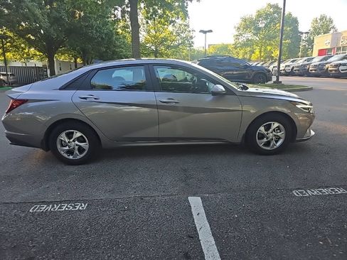 Used 2023 Hyundai Elantra SE FWD image 9