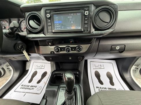 Used 2016 Toyota Tacoma SR image 18