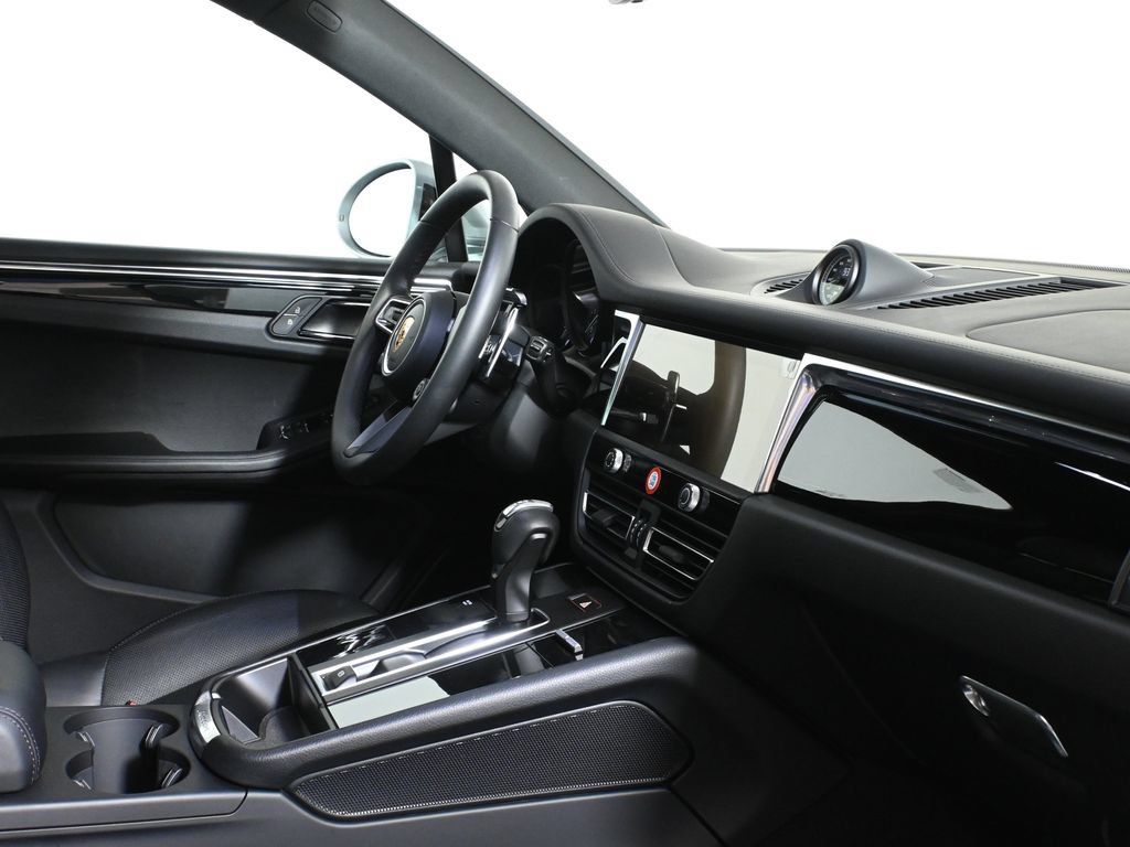Used 2026 Porsche Macan AWD/4WD image 38