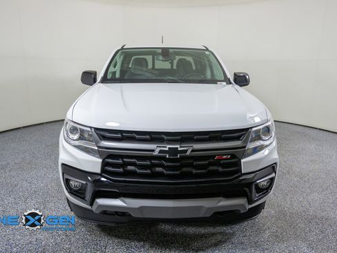 Used 2022 Chevrolet Colorado Z71 AWD/4WD image 2